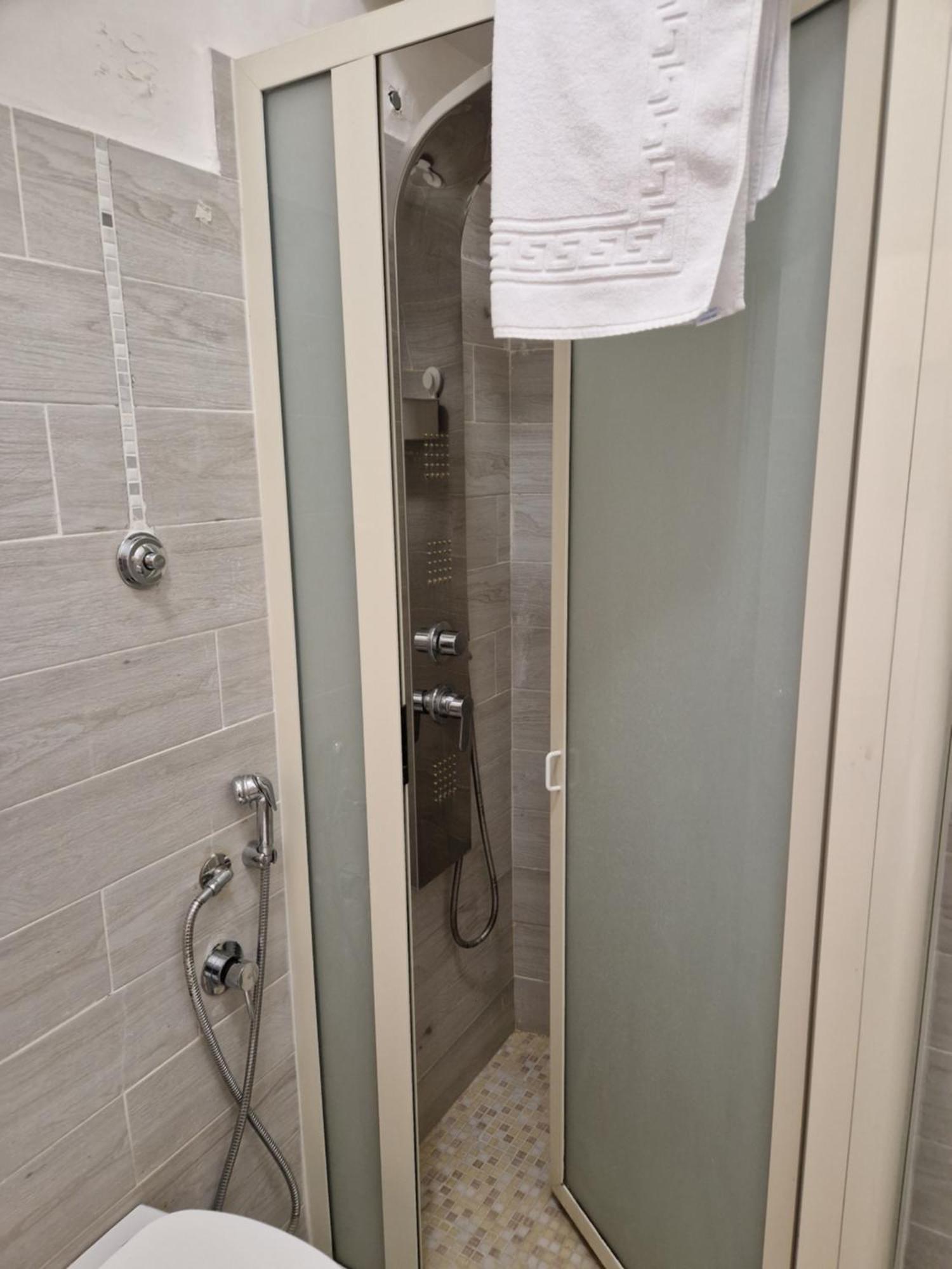 Affittacamere Cecco Rooms ราเวลโล ภายนอก รูปภาพ