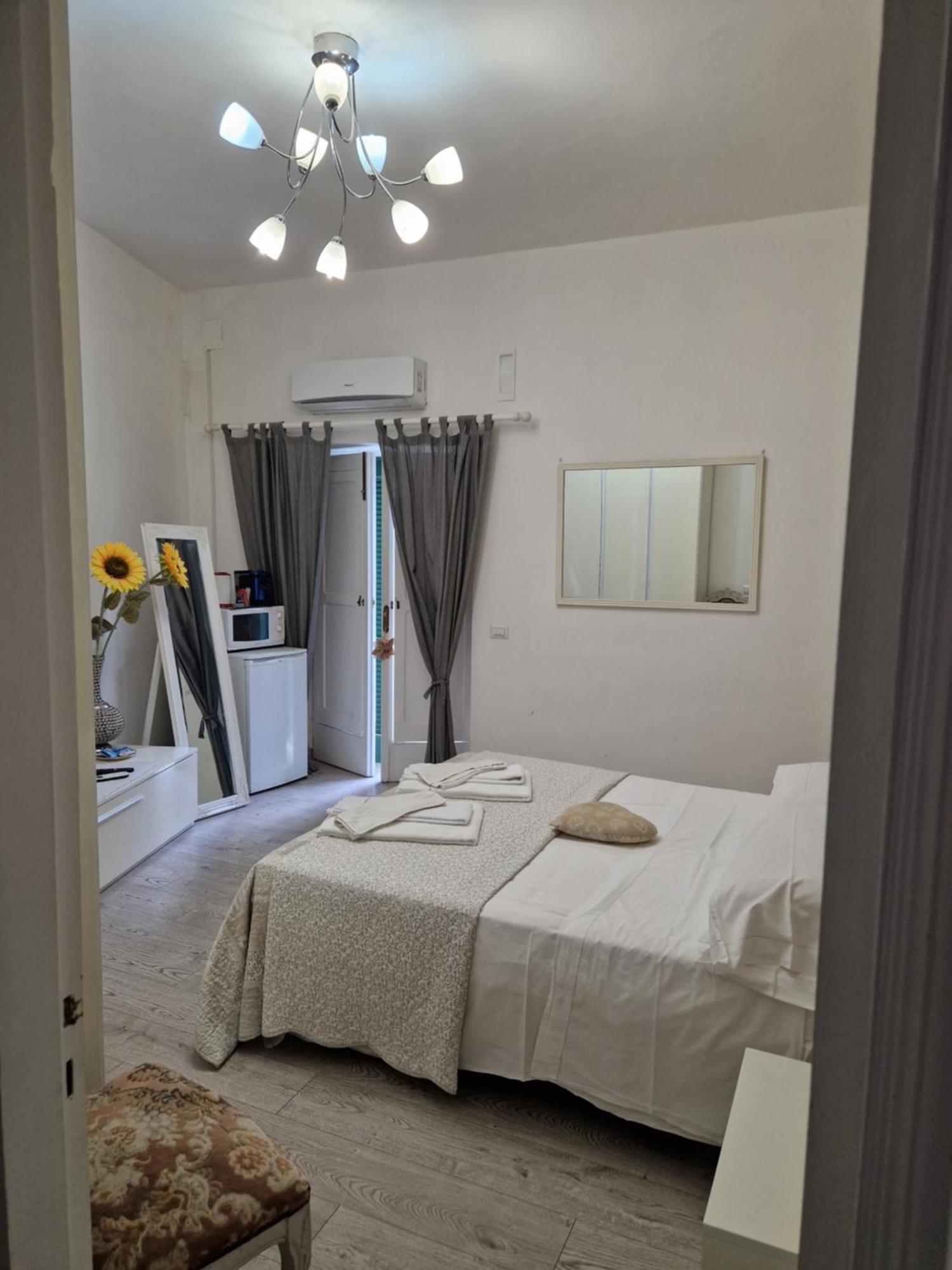 Affittacamere Cecco Rooms ราเวลโล ภายนอก รูปภาพ